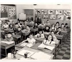 1971-franklin
David Newman is in the row closest to the right side of the image, the second kid from the back (in striped shirt).