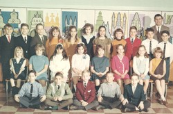 J1085.jpg
Future Class of 1975
Teacher: Mr. Ray Labriola
Top Row: Harold Groshon